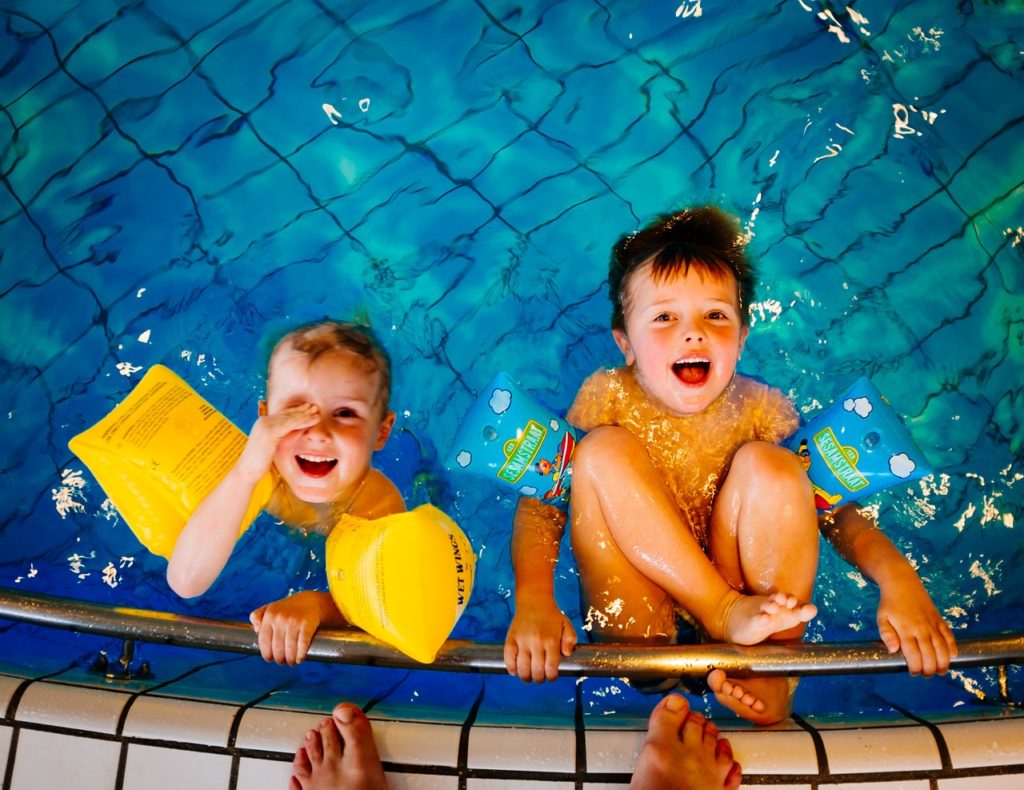 piscine avec enfant